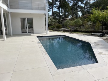 renovation piscine membrane armée 3D avec Diver volet roulant immergé dans la plage