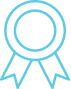 Icône de médaille ou rosette bleue avec un cercle et deux rubans. Représente la qualité, la récompense ou la certification.