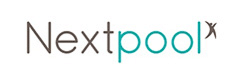 Logo Nextpool, mots 'Next' en gris foncé et 'pool' en turquoise, avec un X stylisé évoquant une personne active.