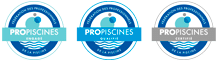 Trois badges ronds Propiscines: Engagé (bleu clair), Qualifié (bleu foncé), Certifié (gris). Logos Fédération des Professionnels de la Piscine.