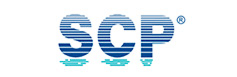 Logo SCP® bleu rayé, évoquant l'eau, avec des reflets ondulants. Marque de l'industrie aquatique.