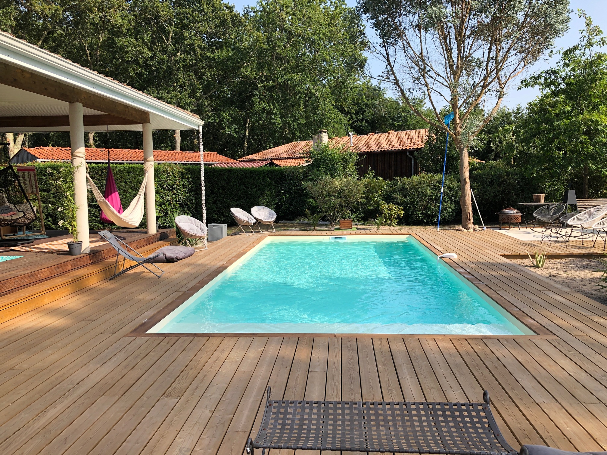 Terrasse en bois exotique pour piscine sur le Bassin d’arcachon