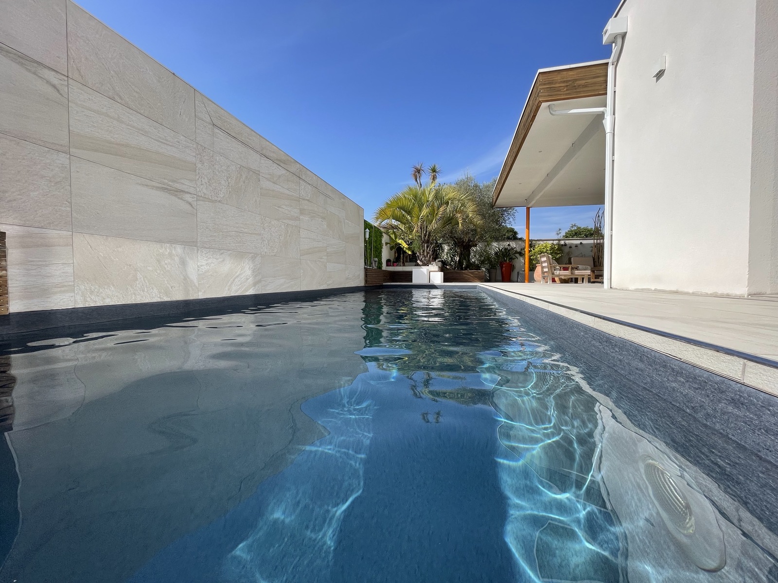 Piscines du Val de Leyre Dévoile une Piscine Traditionnelle de Luxe avec Membrane Armée 3D à Salles